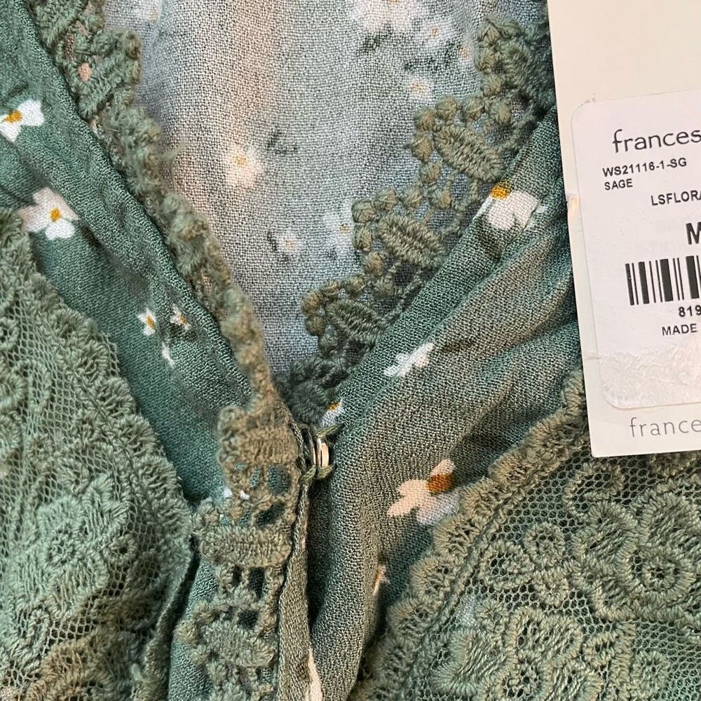 NWT Francesca’s Mi Ami Green Floral Long Sleeve Top Sz M - Picture 7 of 10